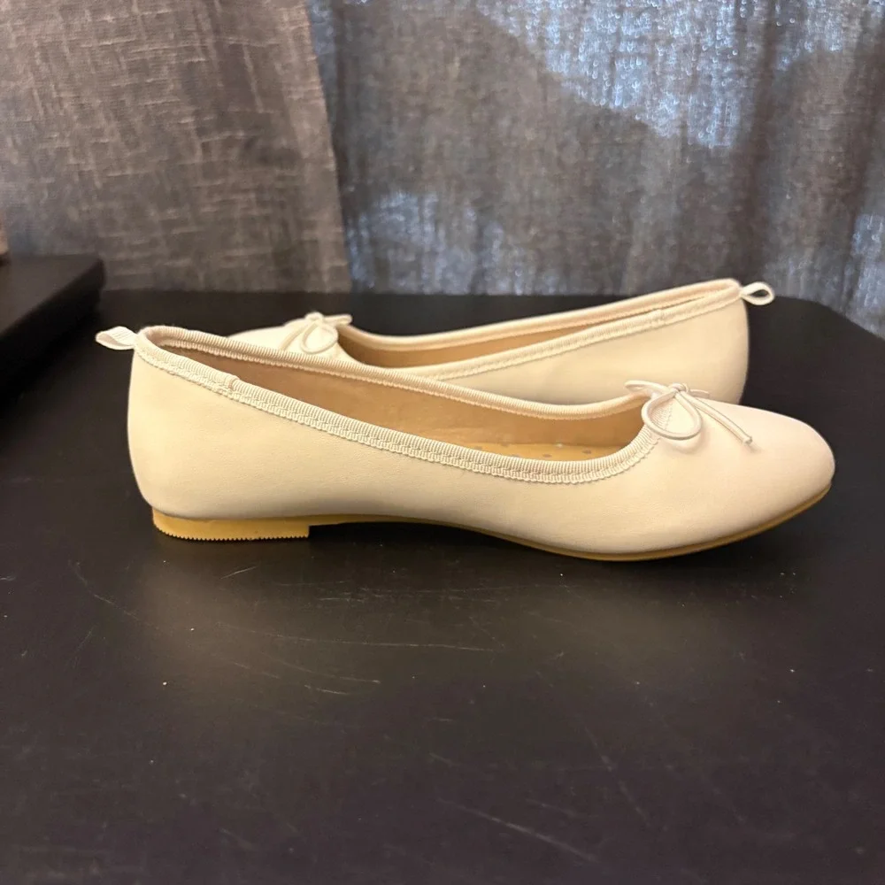 NWT Cat & Jack White Pull-on Ballet Flats Bow Accent (Girls 4)